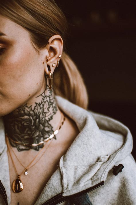 tatuajes para el cuello de mujer|tatuajes del cuello.